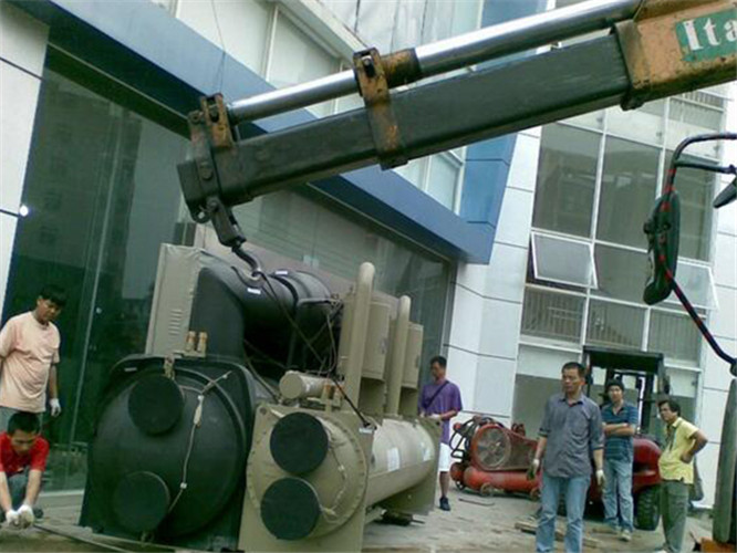 浮梁县随车吊和汽车吊的核心区别是什么？哪种更省钱？