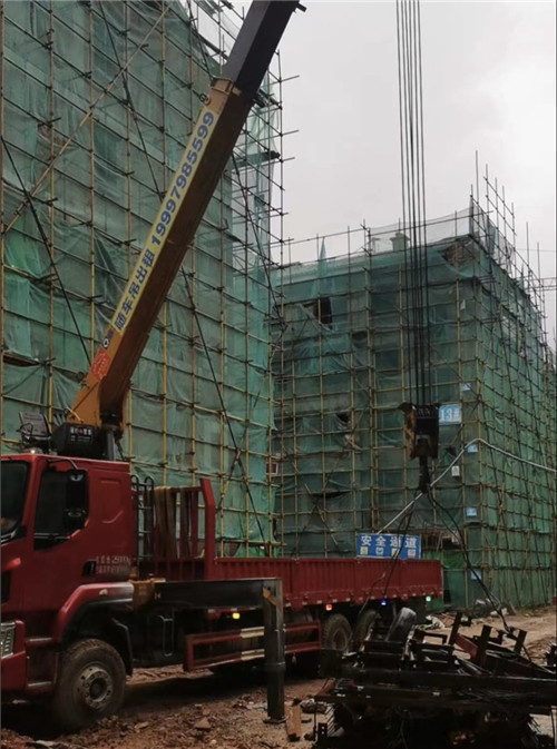 浮梁县“慢工细活”—— 吊车的 “微动控制” 技术