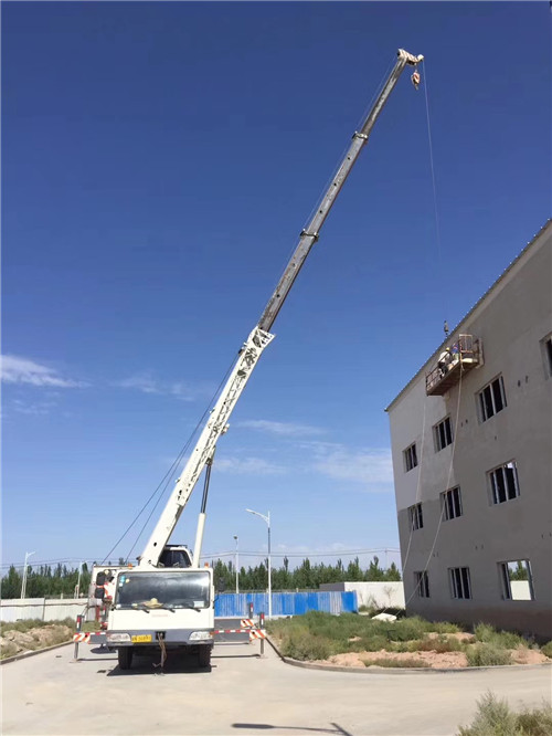 浮梁县“轻装强干”—— 吊车的 “轻量化臂架” 技术